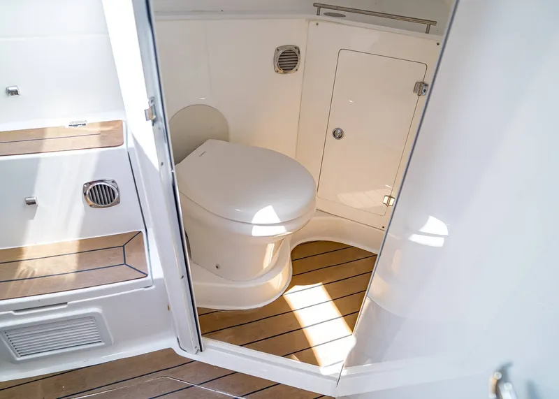 Slide: The Image of HCB 42 Lujo 2021 - 35