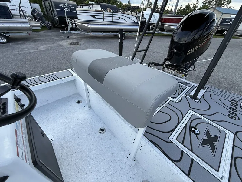 Slide: The Image of Xpress Skiff 185 2026 - 7