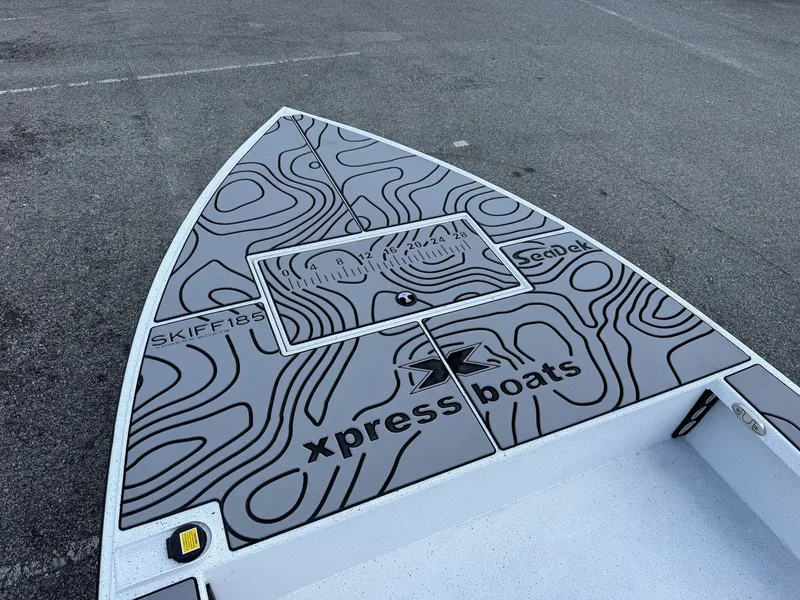 Slide: The Image of Xpress Skiff 185 2026 - 9