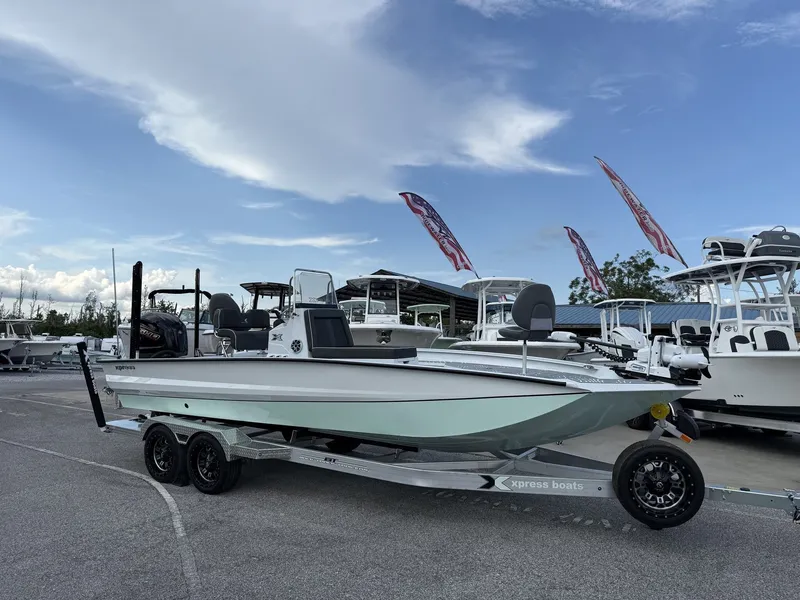 The Image of Xpress X23B Bay Lounge 2026 - 2