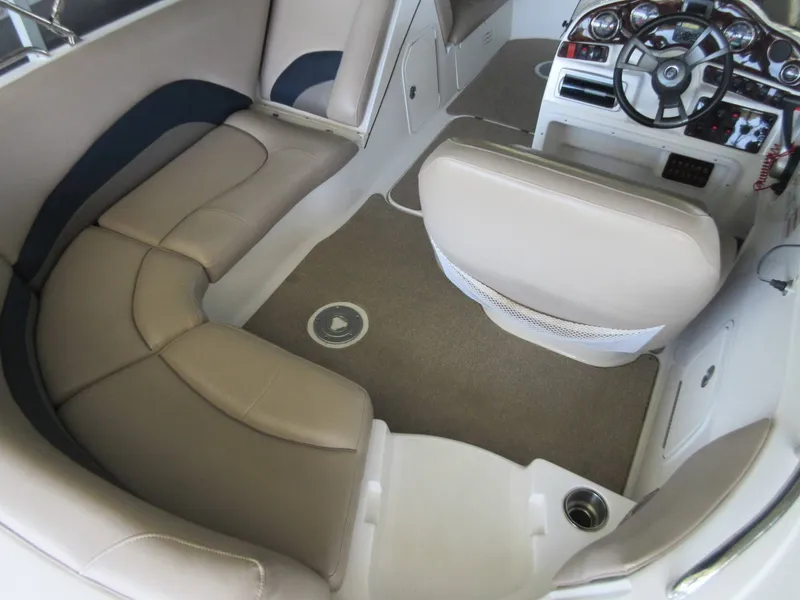 Slide: The Image of Hurricane 202 Sundeck Sport 2015 - 10