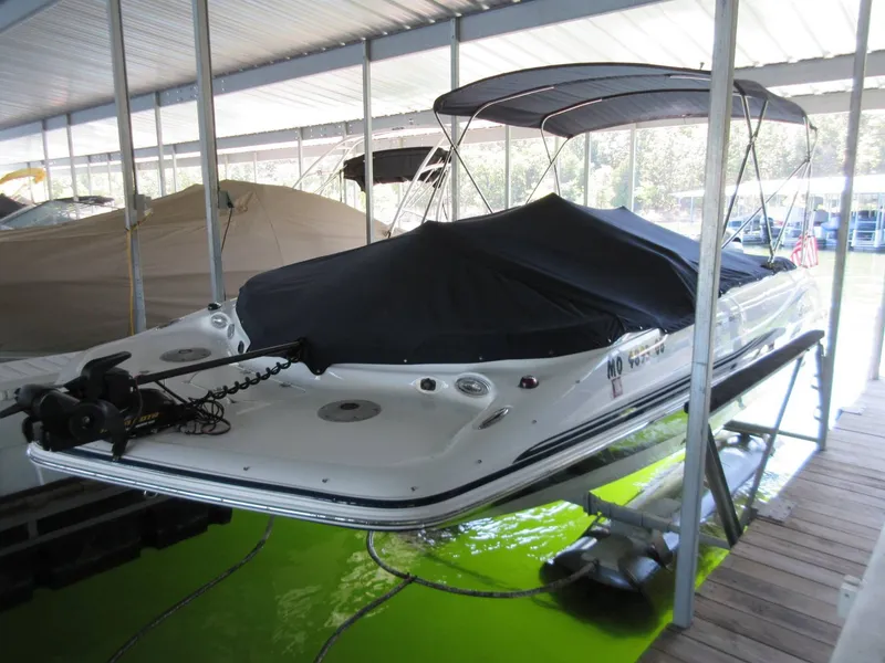 Slide: The Image of Hurricane 202 Sundeck Sport 2015 - 12