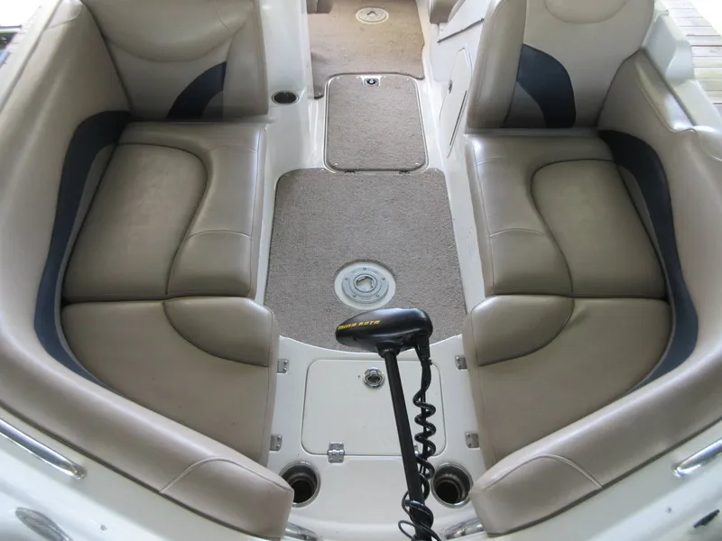 Slide: The Image of Hurricane 202 Sundeck Sport 2015 - 13