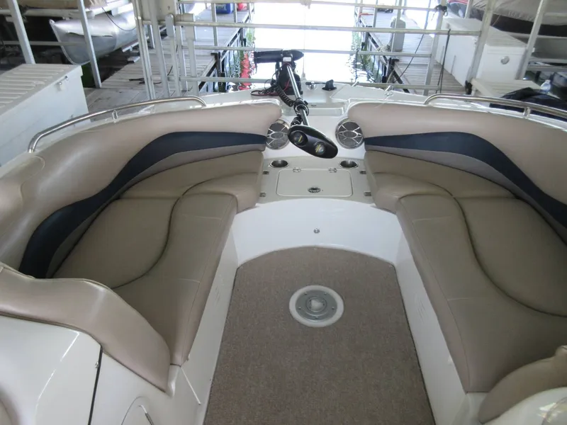Slide: The Image of Hurricane 202 Sundeck Sport 2015 - 15