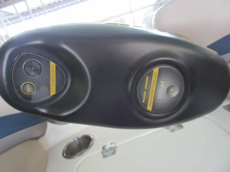 Slide: The Image of Hurricane 202 Sundeck Sport 2015 - 16