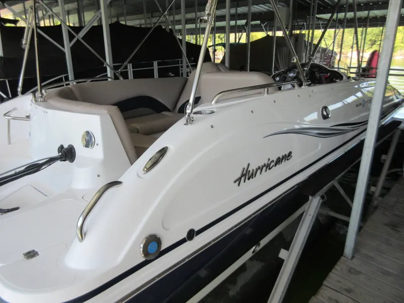 Slide: The Image of Hurricane 202 Sundeck Sport 2015 - 3