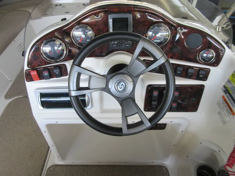 Slide: The Image of Hurricane 202 Sundeck Sport 2015 - 7