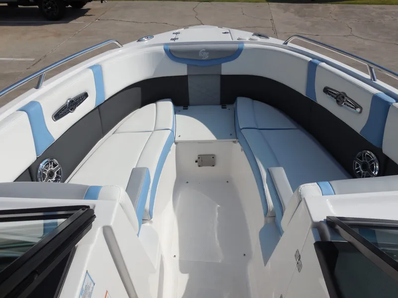 Slide: The Image of Chaparral 26 Surf 2023 - 12