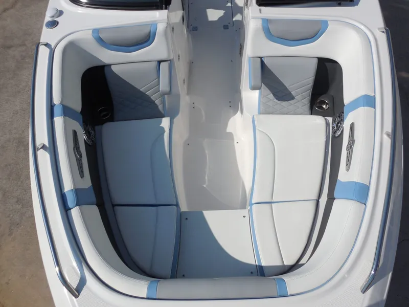 Slide: The Image of Chaparral 26 Surf 2023 - 13