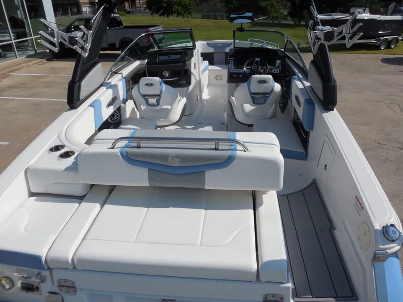 Slide: The Image of Chaparral 26 Surf 2023 - 9