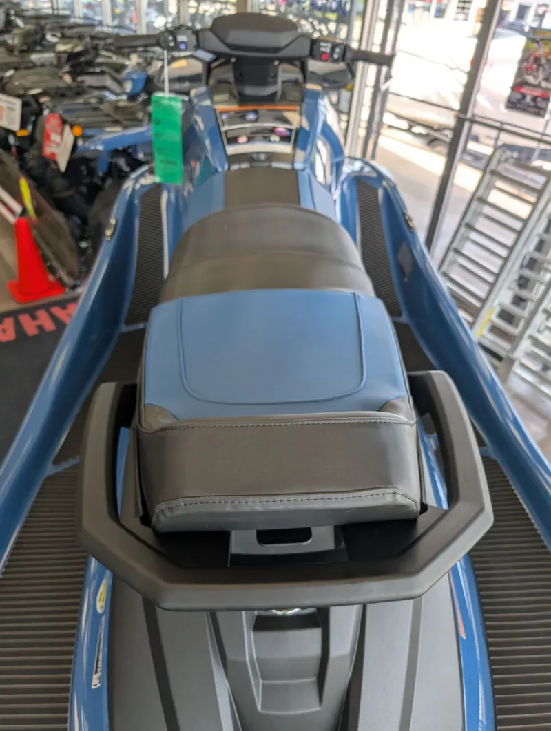 Slide: The Image of Yamaha VX CRUISER HO 2025 - 4