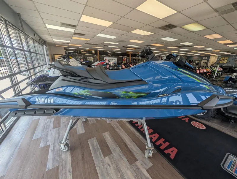 Slide: The Image of Yamaha VX CRUISER HO 2025 - 7