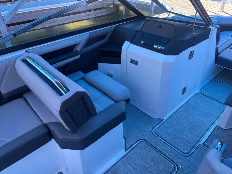 Slide: The Image of Cobalt R6 2022 - 10