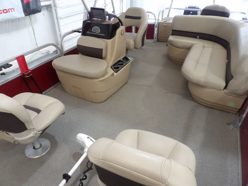 Slide: The Image of Sun Tracker 18 Bass Buggy 2019 - 11