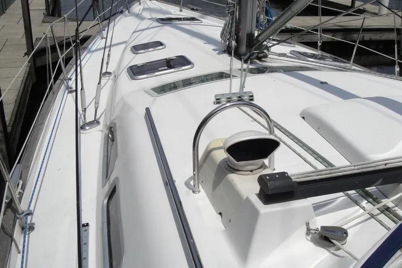 Slide: The Image of 2006 Beneteau Oceanis Clipper 423 yacht deck with hatches and rigging. - 7