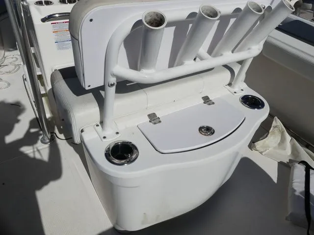 Slide: The Image of Robalo R222 2015 - 11