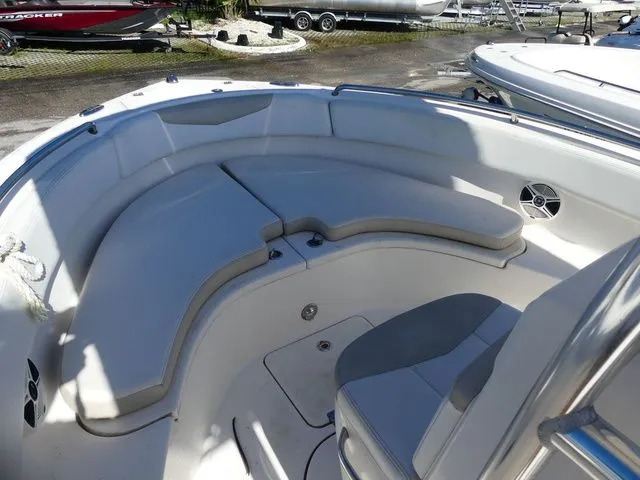 Slide: The Image of Robalo R222 2015 - 12