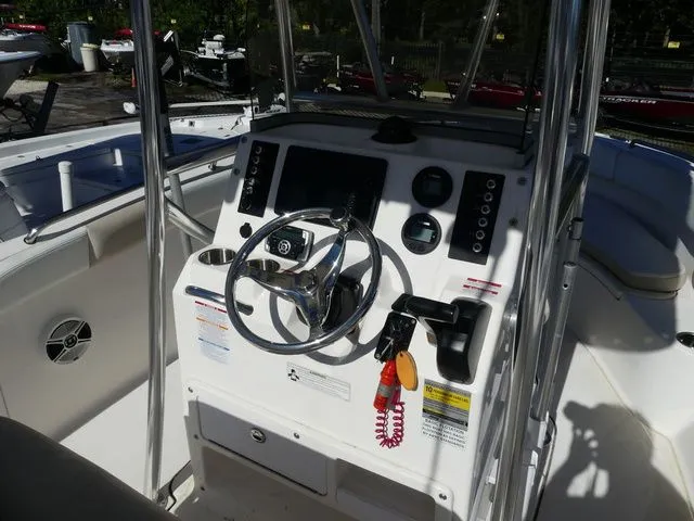 Slide: The Image of Robalo R222 2015 - 6