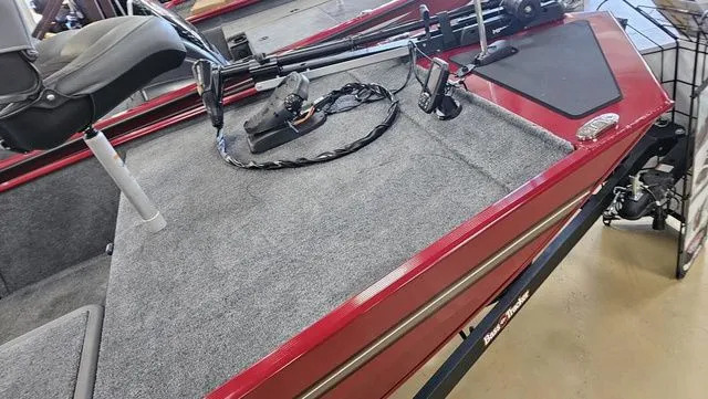 Slide: The Image of Tracker Bass Tracker Classic XL 2026 - 3