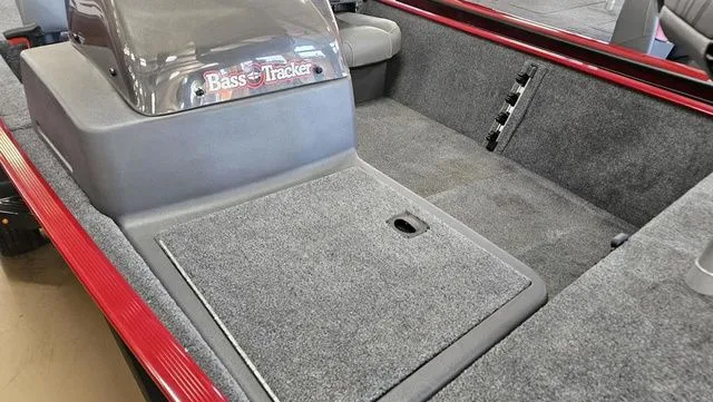 Slide: The Image of Tracker Bass Tracker Classic XL 2026 - 4