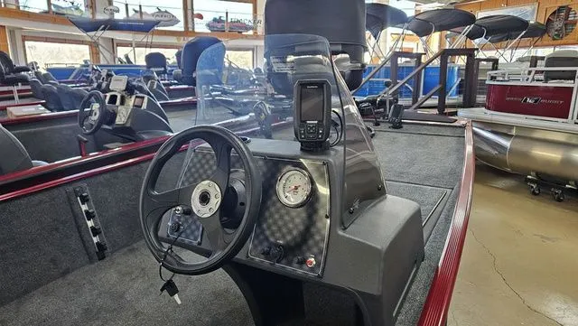 Slide: The Image of Tracker Bass Tracker Classic XL 2026 - 9