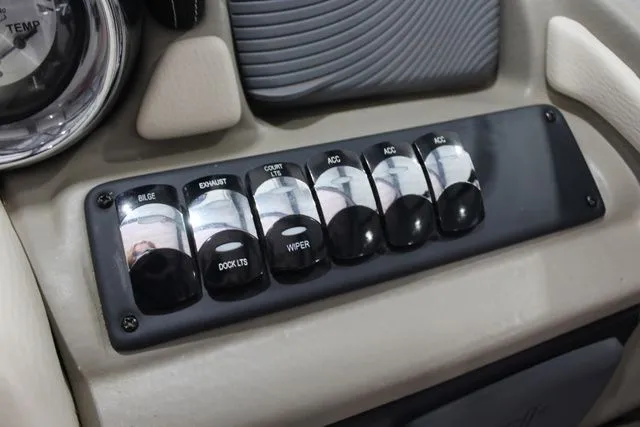 Slide: The Image of Crownline Boats 215 SS 2017 - 23