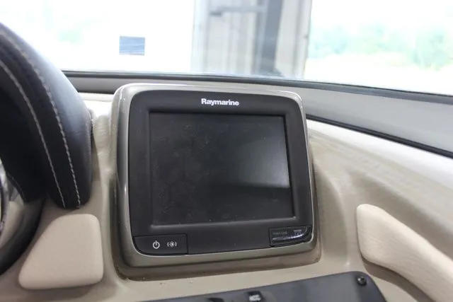 Slide: The Image of Crownline Boats 215 SS 2017 - 24