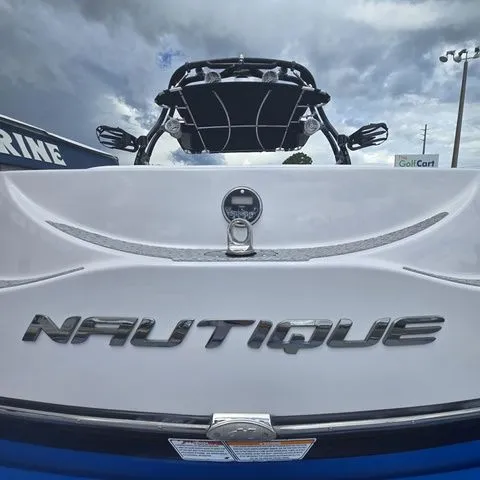 Slide: The Image of Nautique Super Air Nautique 210 Team Edition 2010 - 8