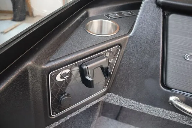 Slide: The Image of Crestliner 2050 Fish Hawk 2026 - 10