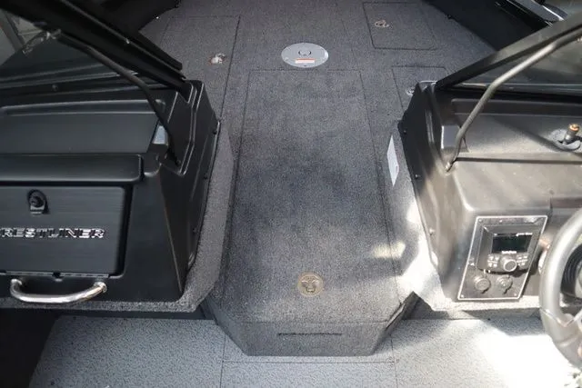 Slide: The Image of Crestliner 2050 Fish Hawk 2026 - 11