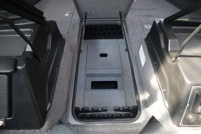 Slide: The Image of Crestliner 2050 Fish Hawk 2026 - 12