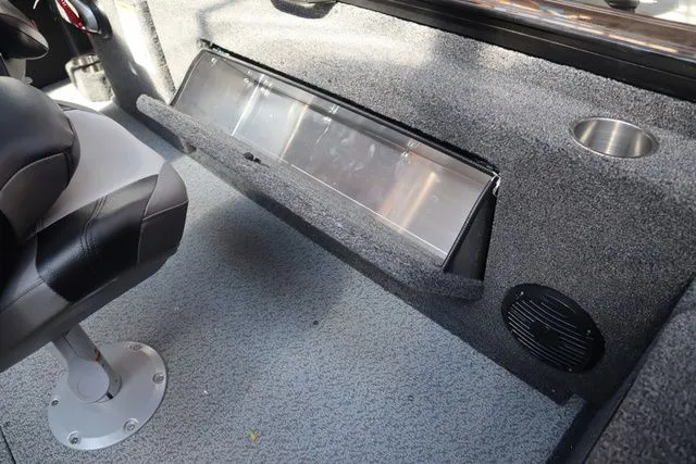 Slide: The Image of Crestliner 2050 Fish Hawk 2026 - 26