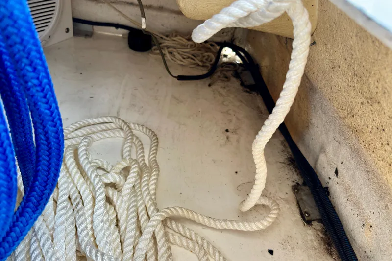 Slide: The Image of Coiled ropes on 2008 Sea Ray 340 Sundancer boat deck, featuring blue and white lines. - 111