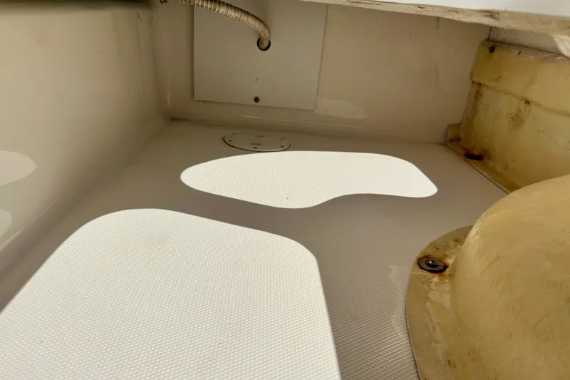 Slide: The Image of Interior view of a 2008 Sea Ray 340 Sundancer boat compartment. - 40