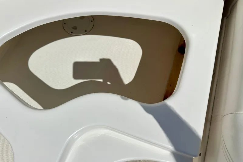 Slide: The Image of Shadow on Sea Ray 340 Sundancer 2008 boat deck, capturing a smartphone silhouette. - 41