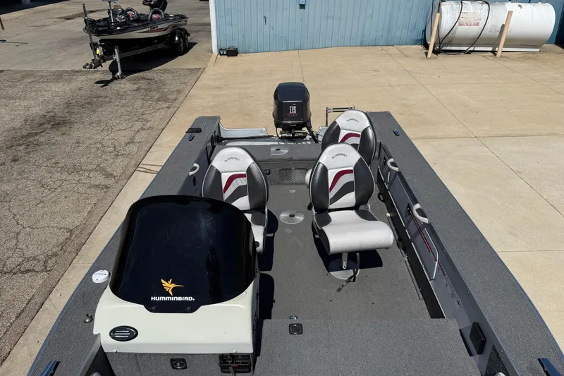 Slide: The Image of 1999 Alumacraft Tournament Pro 175 CS fishing boat with seating and Humminbird equipment. - 10