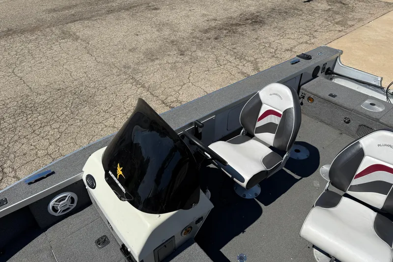 Slide: The Image of 1999 Alumacraft Tournament Pro 175 CS boat interior with steering console and seats. - 11