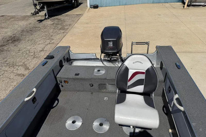 Slide: The Image of 1999 Alumacraft Tournament Pro 175 CS boat interior with seating and motor. - 21