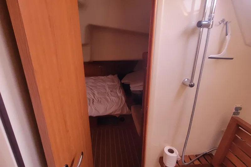Slide: The Image of Interior of 2009 Hunter 38 yacht showing cabin and shower area. - 27