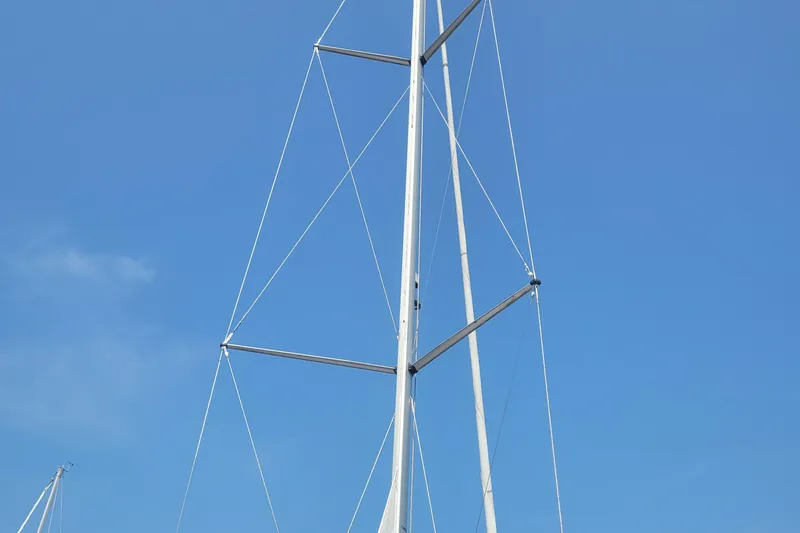 Slide: The Image of Tall mast of a 2009 Hunter 38 sailboat against a clear blue sky. - 40
