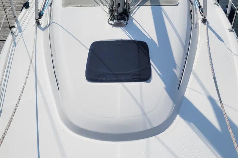 Slide: The Image of 2009 Hunter 38 sailboat deck with hatch and rigging. - 46