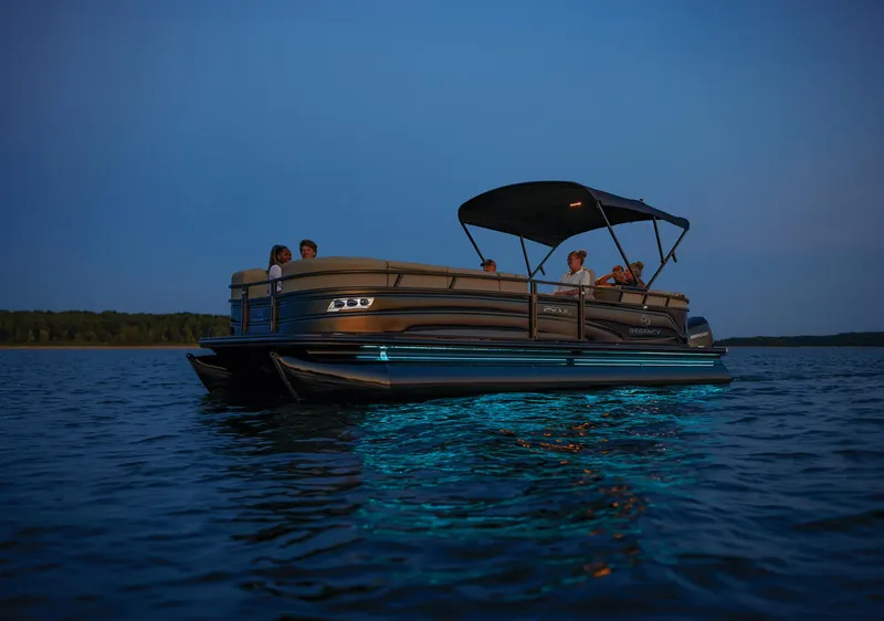 Slide: The Image of Regency 250 LE3 2024 - 76