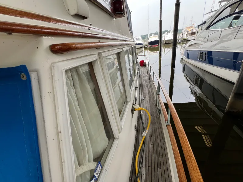 Slide: The Image of Grand Banks 36 Classic 1983 - 12