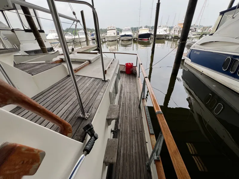 Slide: The Image of Grand Banks 36 Classic 1983 - 14