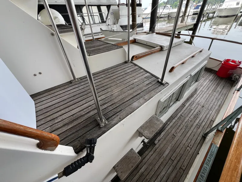 Slide: The Image of Grand Banks 36 Classic 1983 - 15