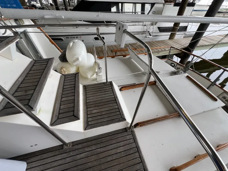 Slide: The Image of Grand Banks 36 Classic 1983 - 16