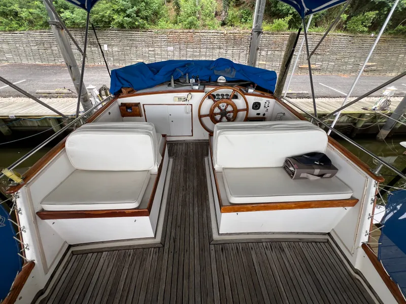 Slide: The Image of Grand Banks 36 Classic 1983 - 18