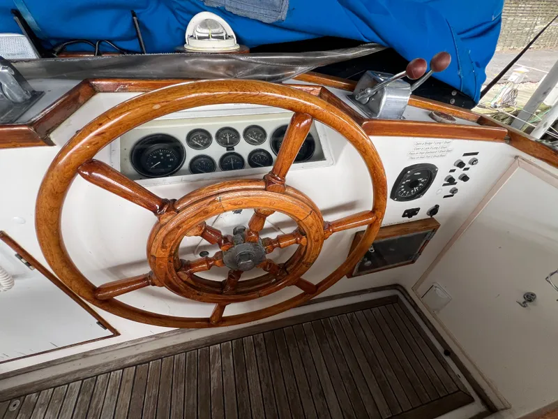 Slide: The Image of Grand Banks 36 Classic 1983 - 19