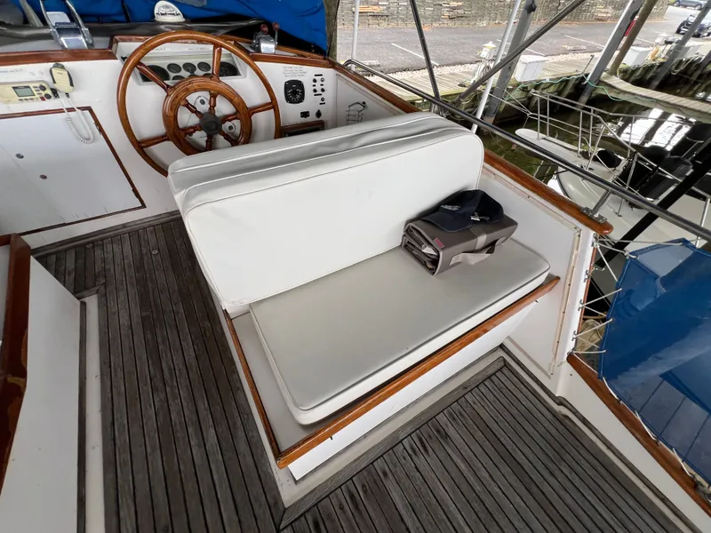 Slide: The Image of Grand Banks 36 Classic 1983 - 23