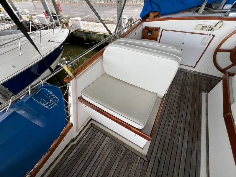 Slide: The Image of Grand Banks 36 Classic 1983 - 24